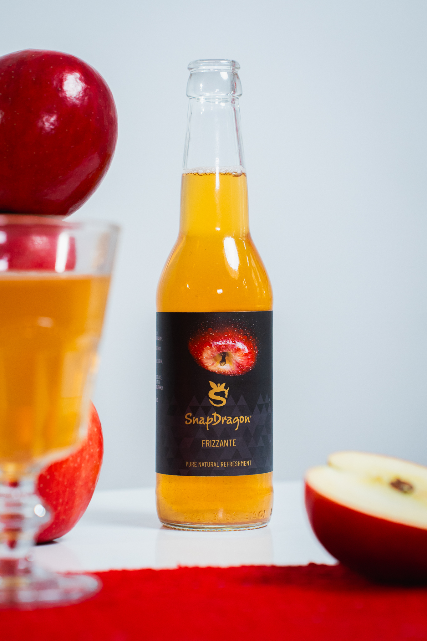 SnapDragon – gazowany sok jabłkowy w butelce szklanej 330 ml